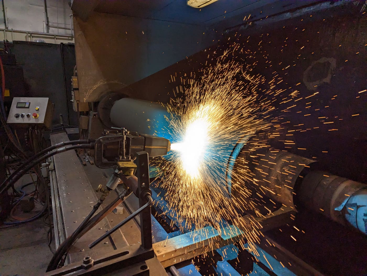 Electric arc metallizing process at HFW Industries HFW Industries applying the electric arc metallizing process to a printing cylinder.