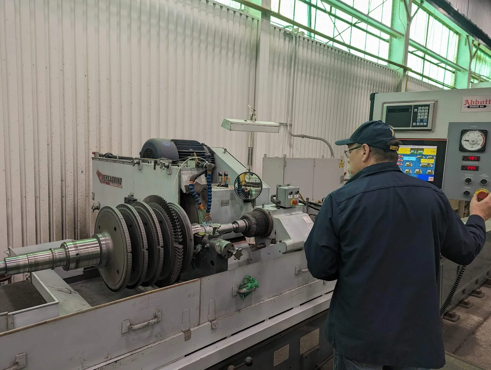 Precision cylindrical grinding of a turbine rotor at HFW Industries
